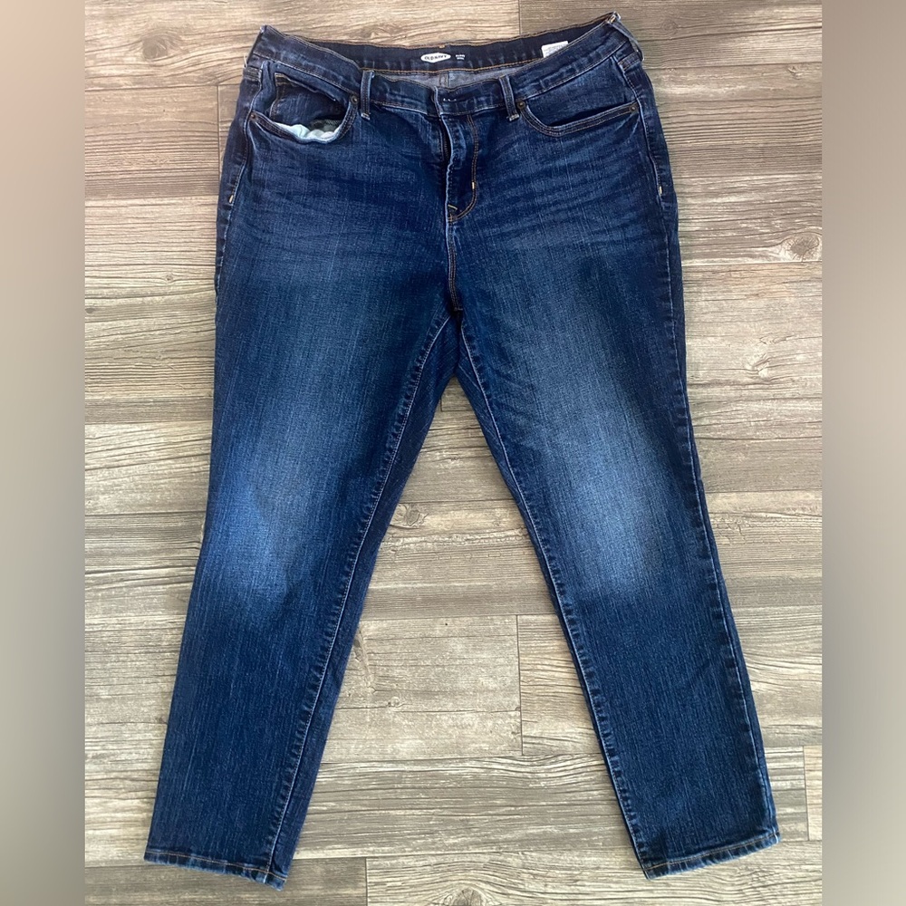 Old navy curvy skinny jeans.